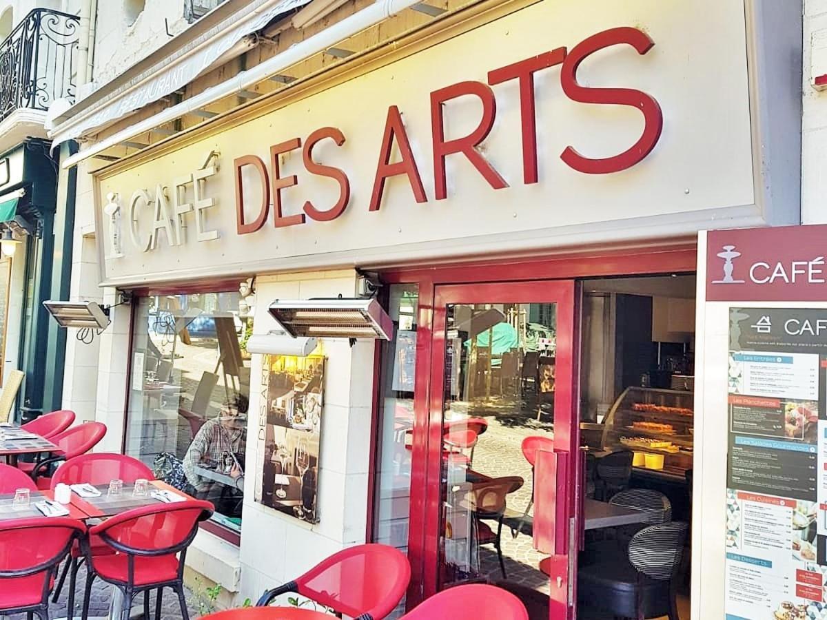 Hotel Du Cafe Des Arts Chinon Exterior photo